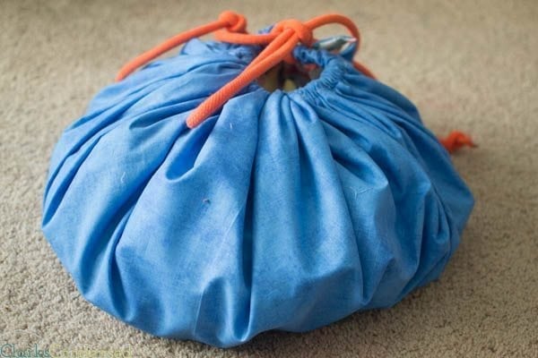 DIY Swoop Bag and Playmat | DIYIdeaCenter.com